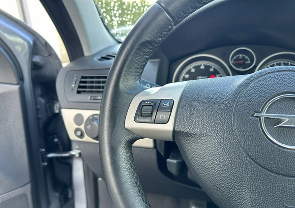 Opel Astra cena 17900 przebieg: 205000, rok produkcji 2007 z Zelów małe 121